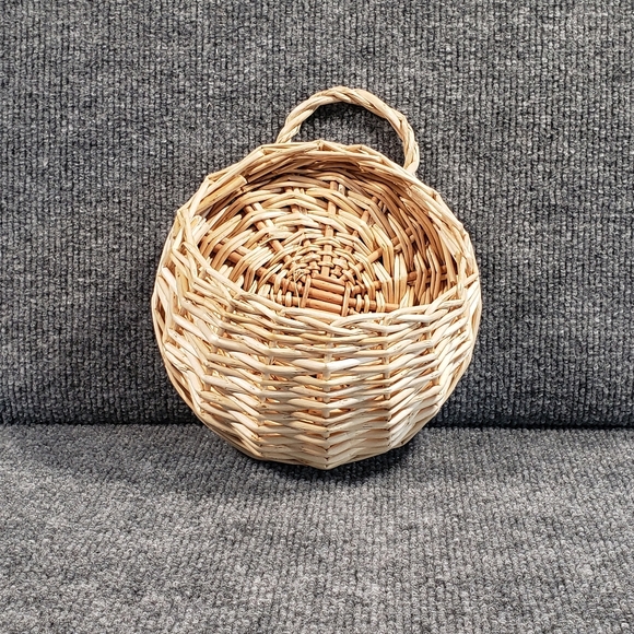 Vintage WICKER WALL BASKET Woven Hanging Planter 6.5" Garden Pocket Neutral - Picture 2 of 4